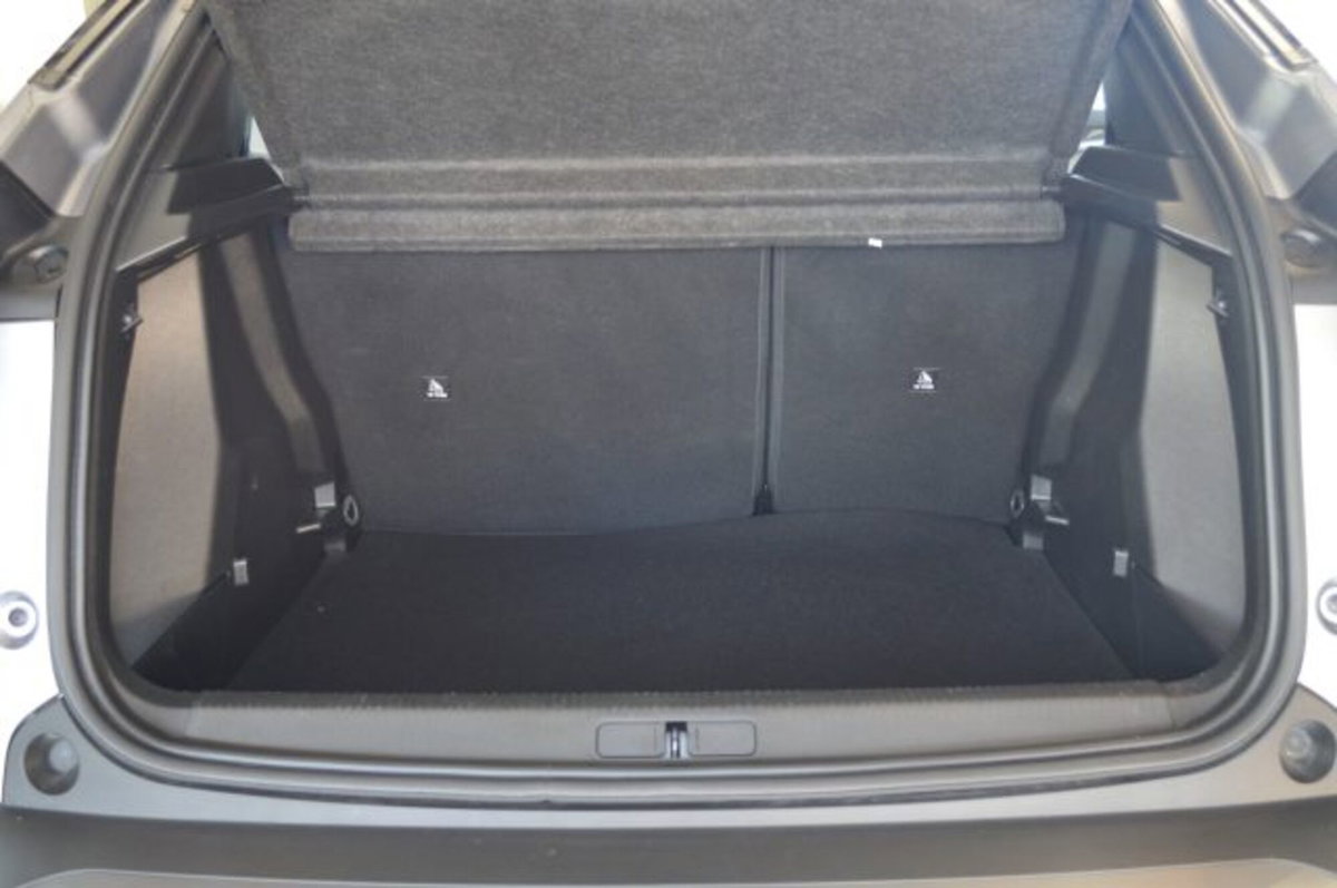 Peugeot 2008 1.2 puretech Allure s&s 100cv (18)