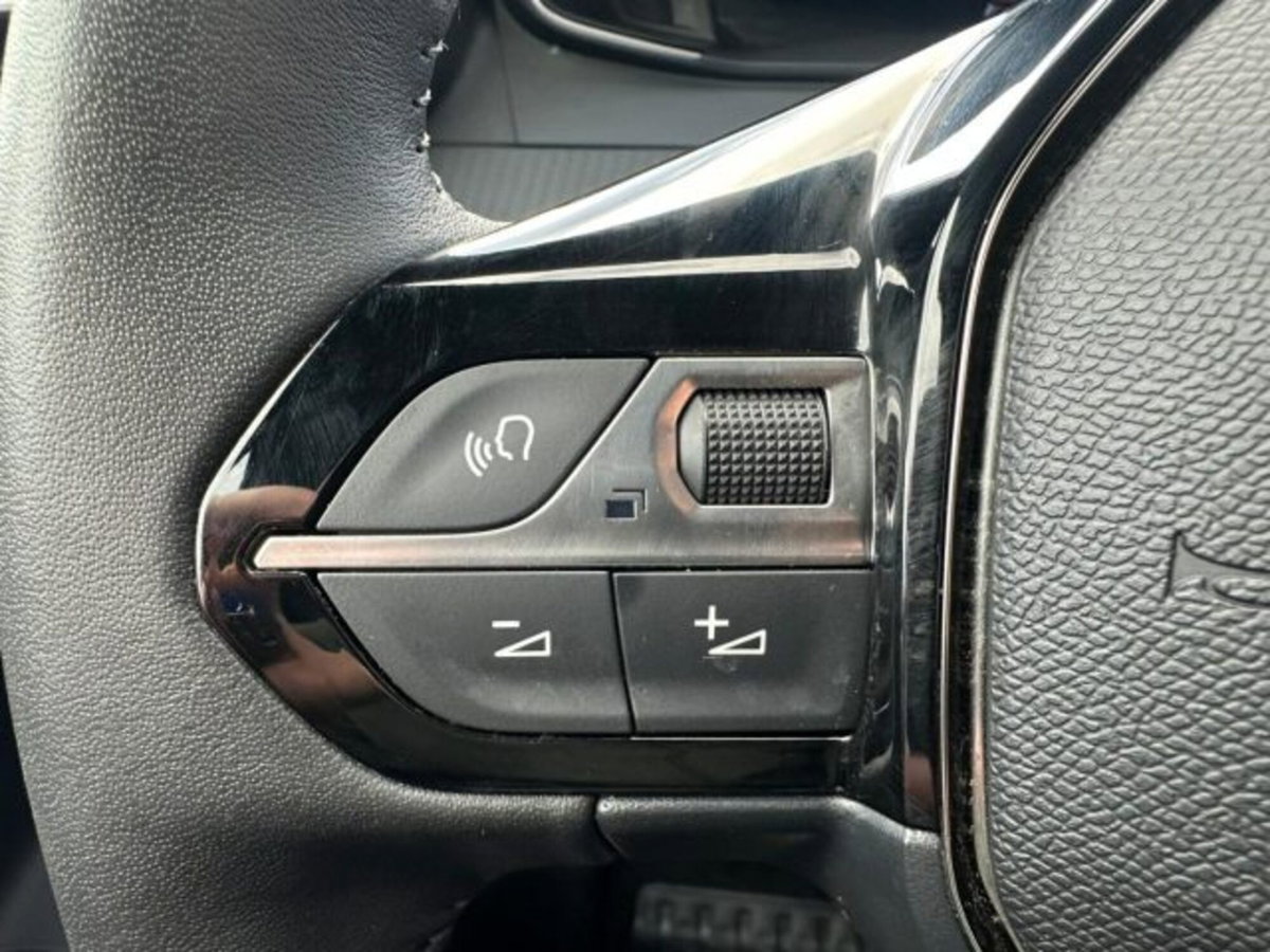 Peugeot 2008 1.2 puretech Allure s&s 100cv (13)