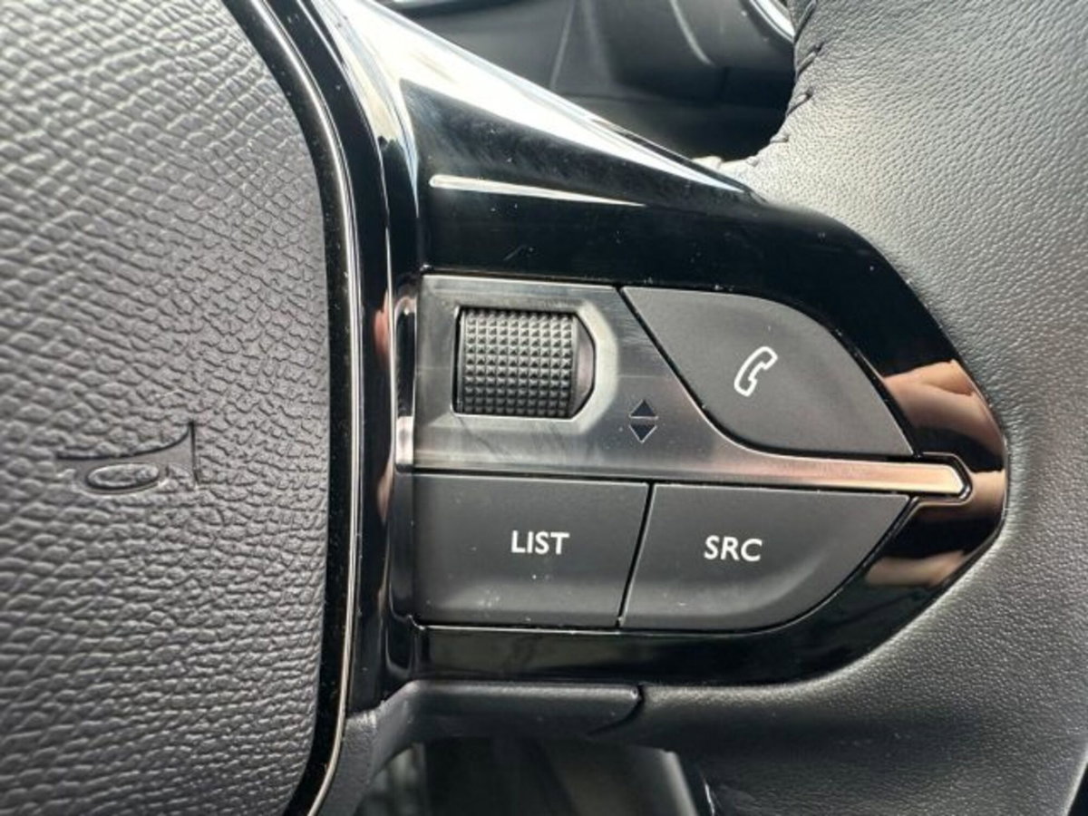 Peugeot 2008 1.2 puretech Allure s&s 100cv (14)