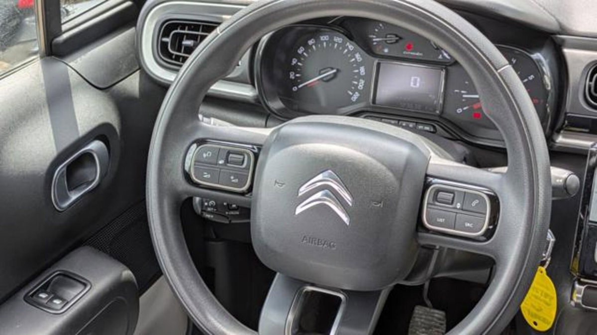 Citroen C3 PureTech 82 GPL Shine (9)
