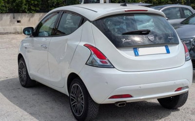 Lancia Ypsilon 1.0 FireFly 5 porte S&S Hybrid Gold Plus (5)
