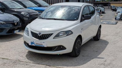 Lancia Ypsilon 1.0 FireFly 5 porte S&S Hybrid Gold Plus (2)