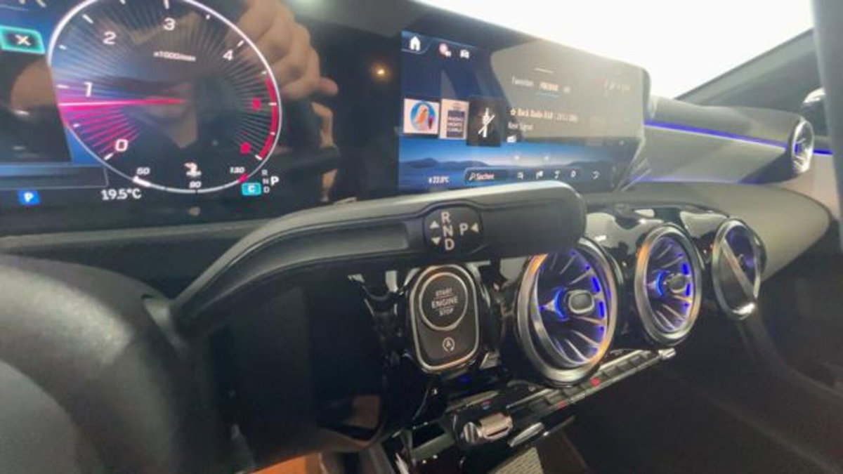 Mercedes-Benz Classe A 180 d AMG Line Premium Plus auto (8)