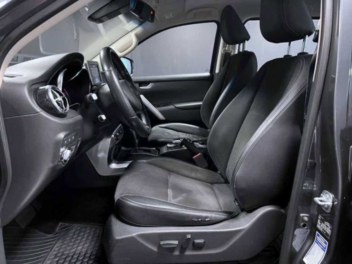 Mercedes-Benz Classe X Pick-up 250 d 4Matic Progressive (5)