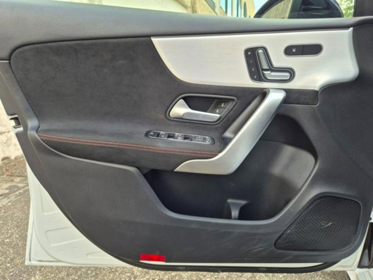 Mercedes-Benz Classe A AMG 35 AMG Line Premium Plus 4matic auto (14)