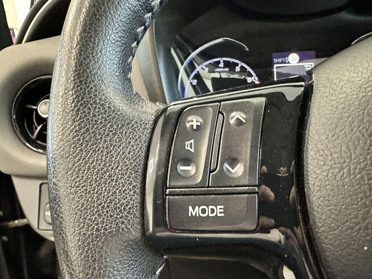 Toyota Yaris 1.0 5 porte Active (11)