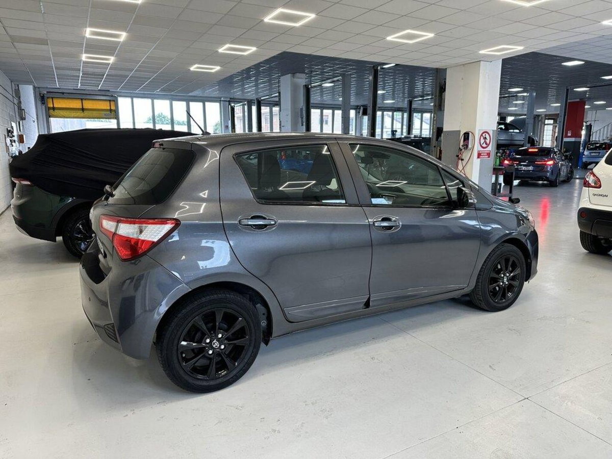 Toyota Yaris 1.0 5 porte Active (3)