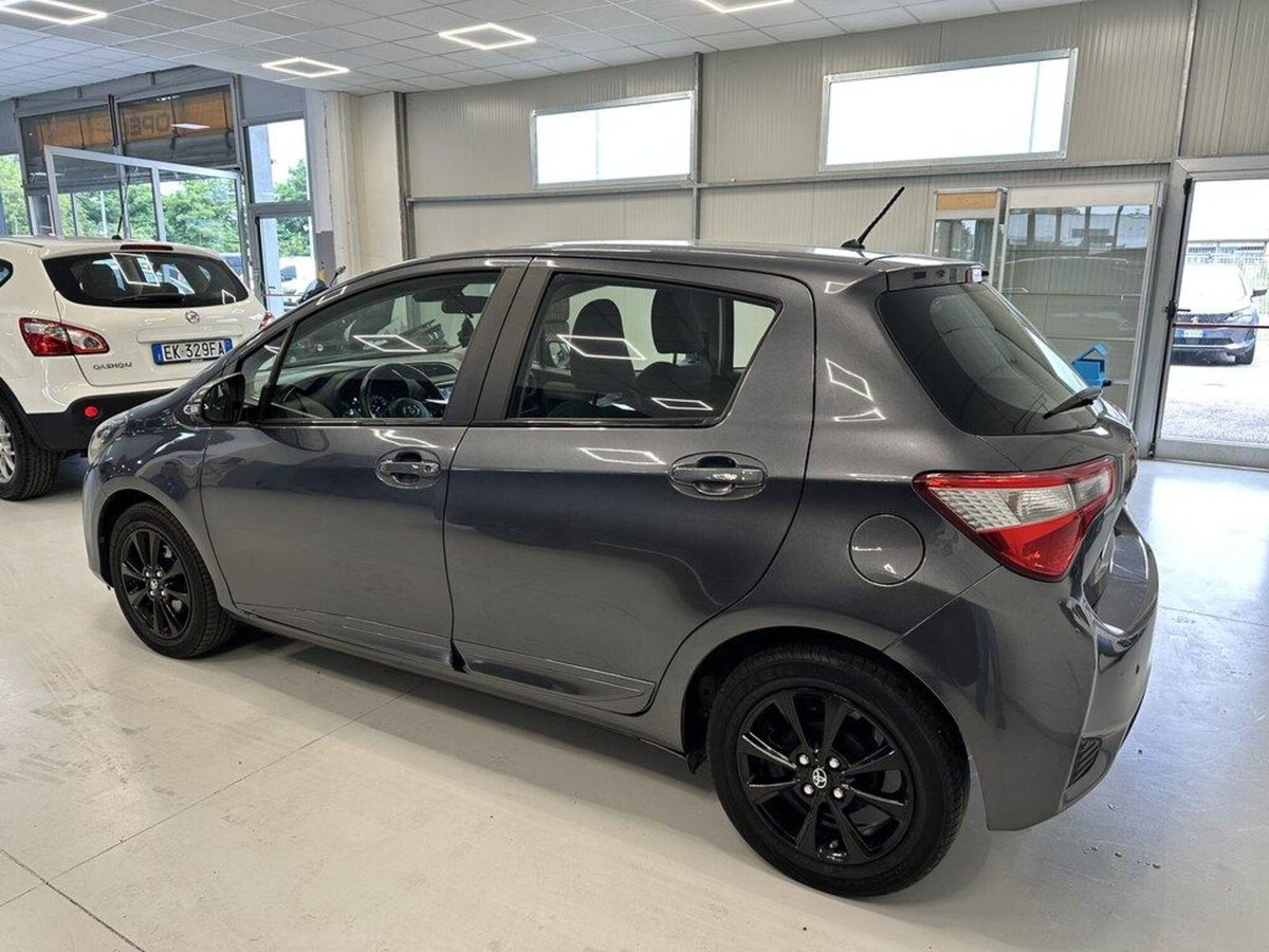 Toyota Yaris 1.0 5 porte Active (4)