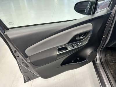 Toyota Yaris 1.0 5 porte Active (7)