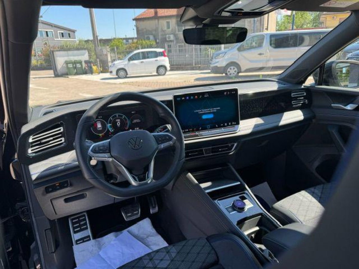 Volkswagen Tiguan 2.0 tdi R-Line 150cv dsg (18)