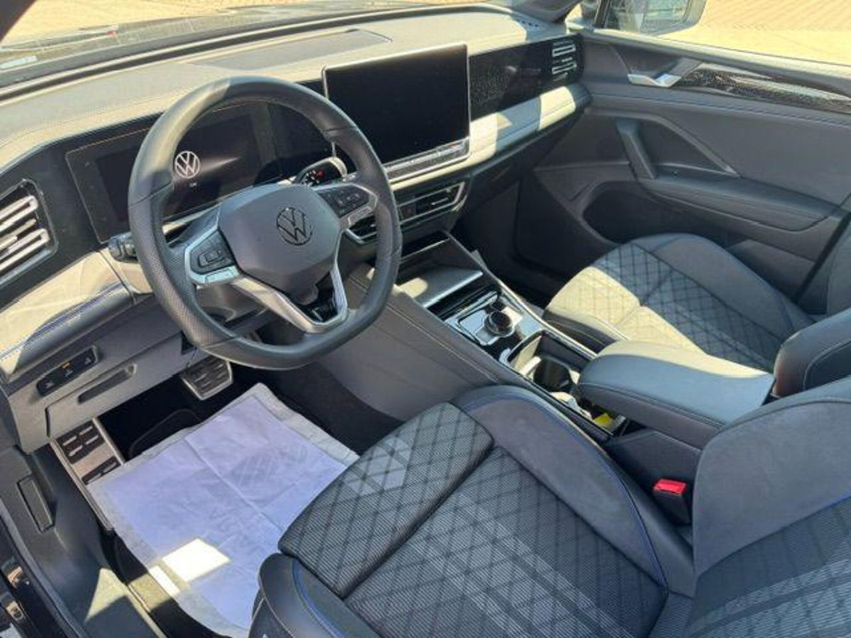 Volkswagen Tiguan 2.0 tdi R-Line 150cv dsg (8)