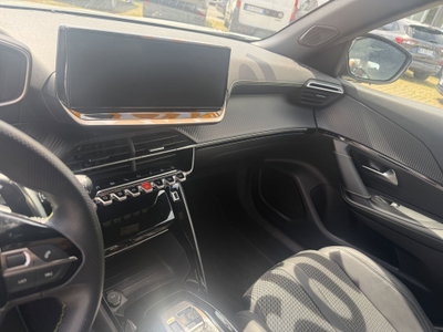 Peugeot 2008 PureTech 130 S&S EAT8 GT (13)