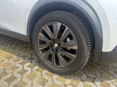 Peugeot 2008 PureTech 130 S&S EAT8 GT (3)