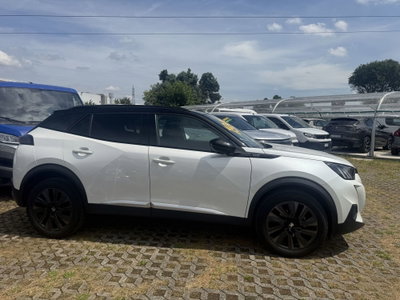 Peugeot 2008 PureTech 130 S&S EAT8 GT (4)