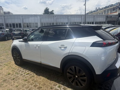 Peugeot 2008 PureTech 130 S&S EAT8 GT (8)