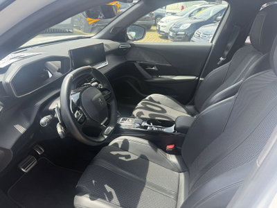 Peugeot 2008 PureTech 130 S&S EAT8 GT (9)