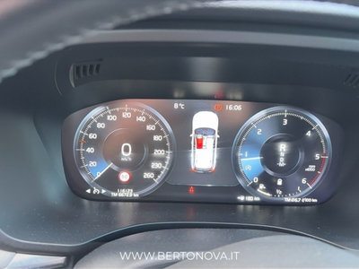 Volvo XC60 B4 (d) AWD Geartronic Momentum Pro (14)