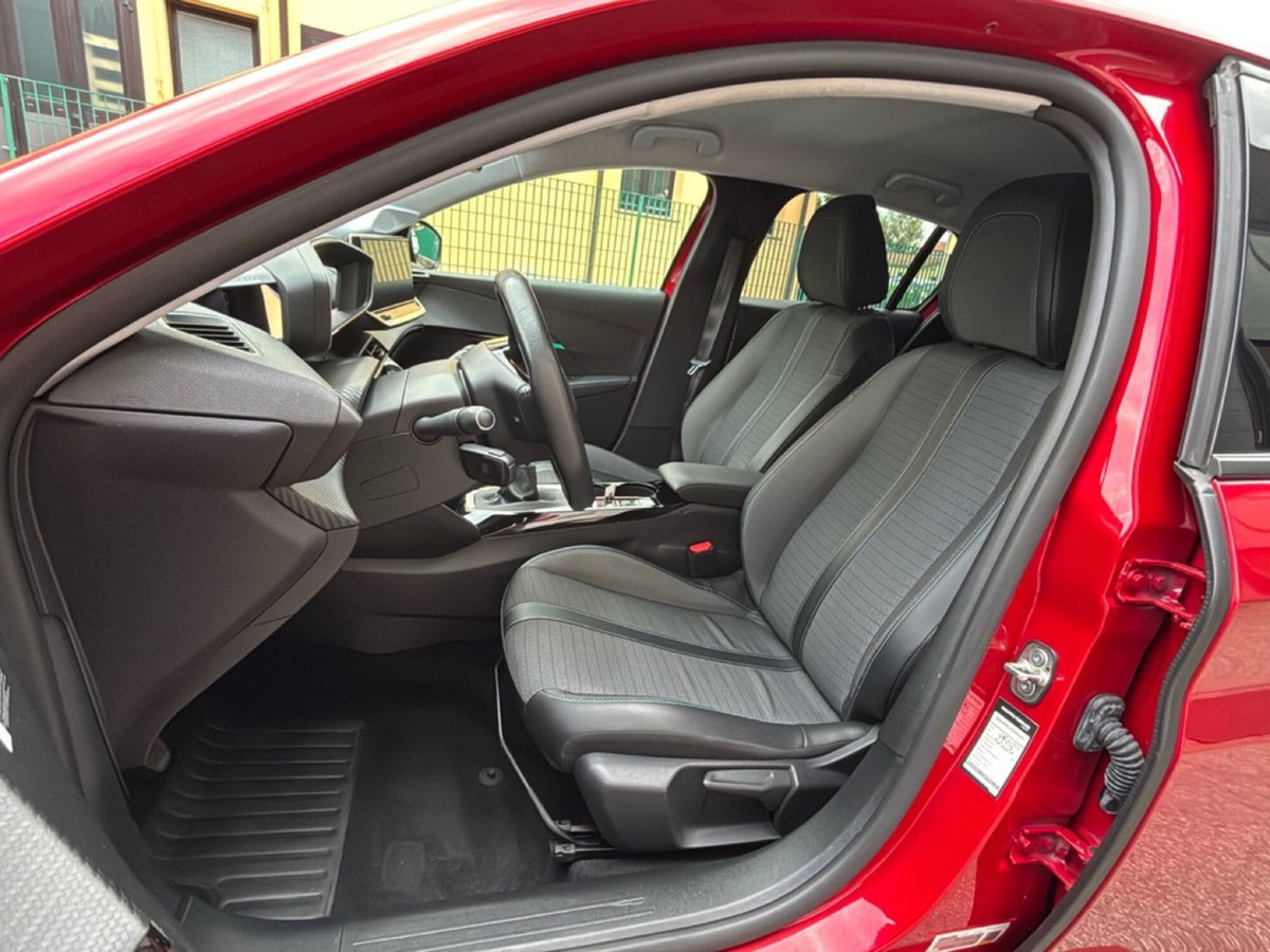 Peugeot 208 PureTech 100 Stop&Start 5 porte Allure (10)