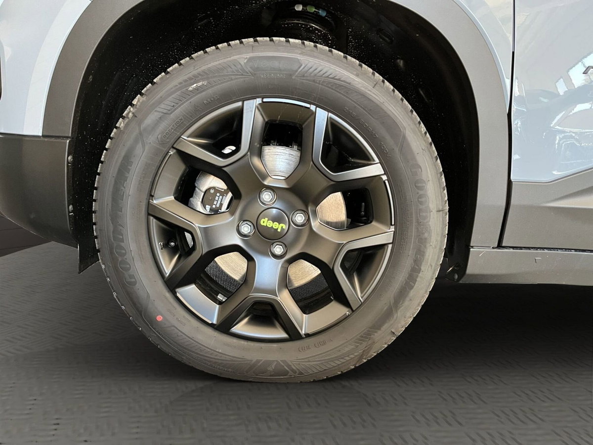 Jeep Avenger 1.2 turbo e-hybrid mhev Upland 4xe 145cv edct6 (4)