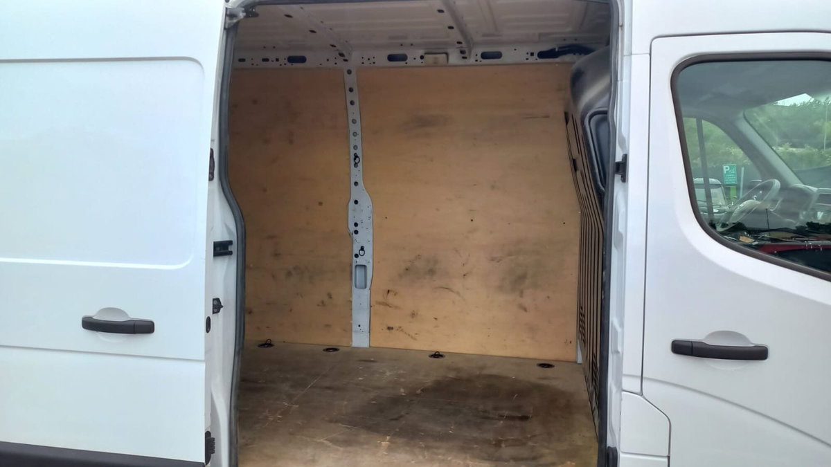 Nissan Interstar Furgone 35 2.3 dCi 135CV PL-TA Acenta Furgone (9)