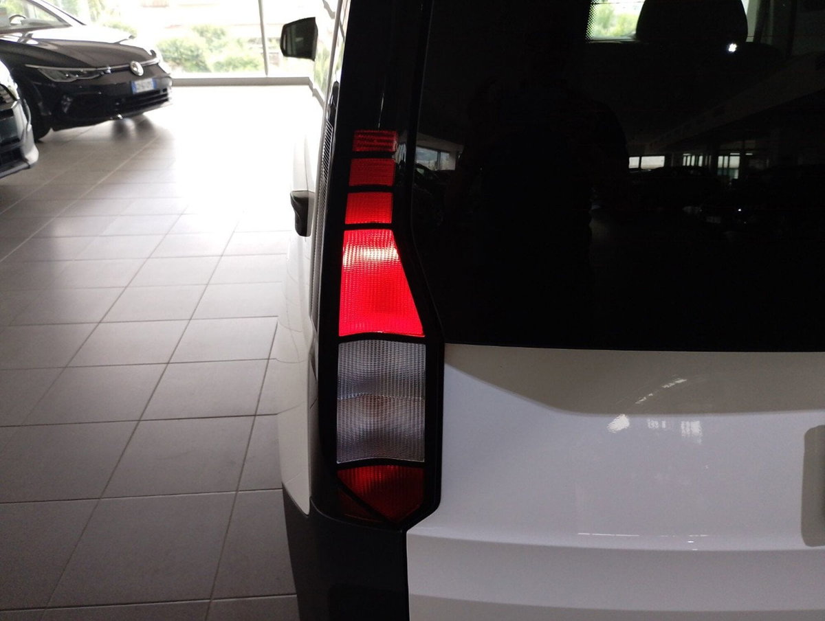 Volkswagen Veicoli Commerciali Caddy maxi 2.0 tdi scr 102cv Space (10)