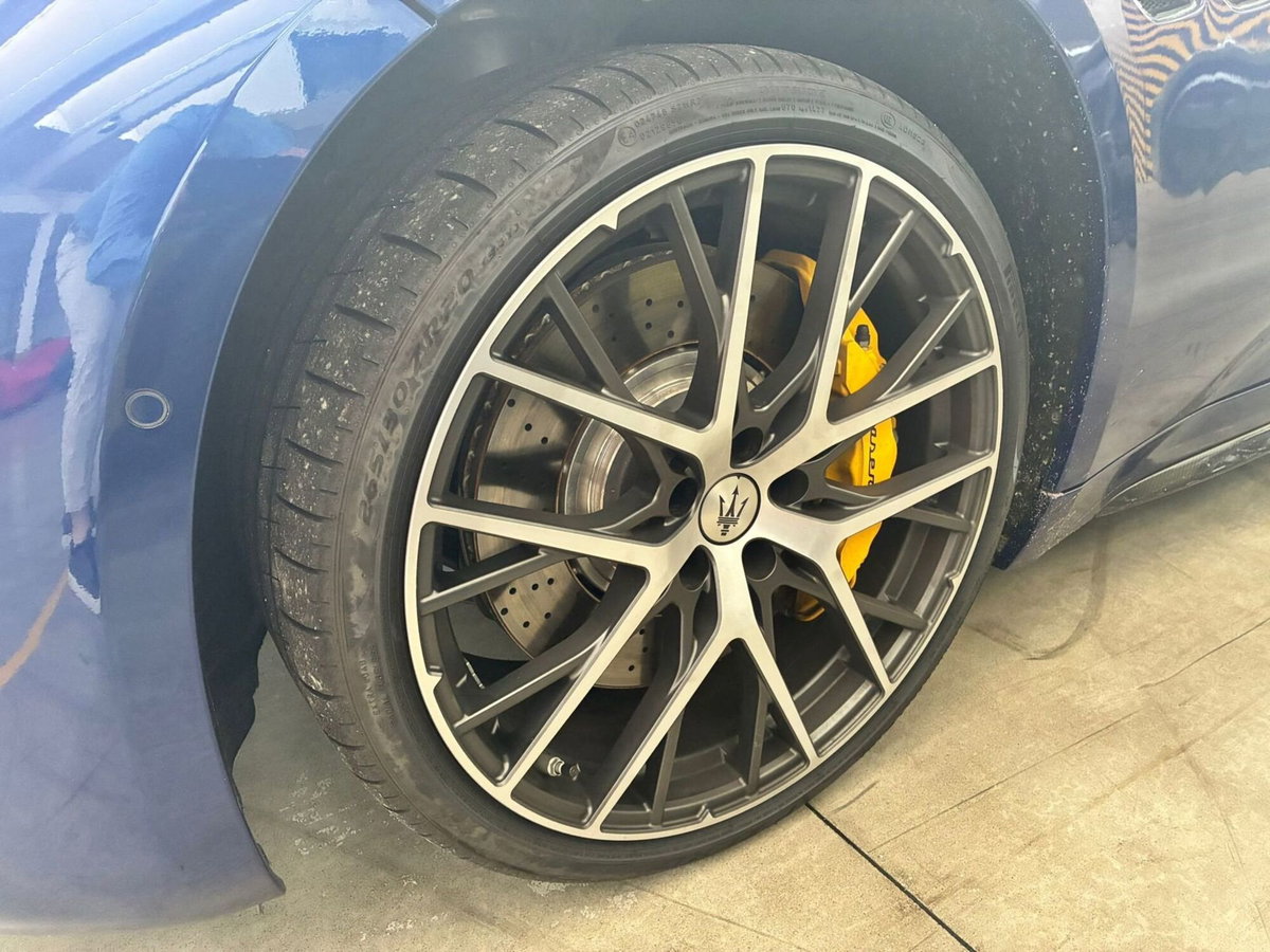 Maserati Granturismo 3.0 Trofeo awd auto (5)