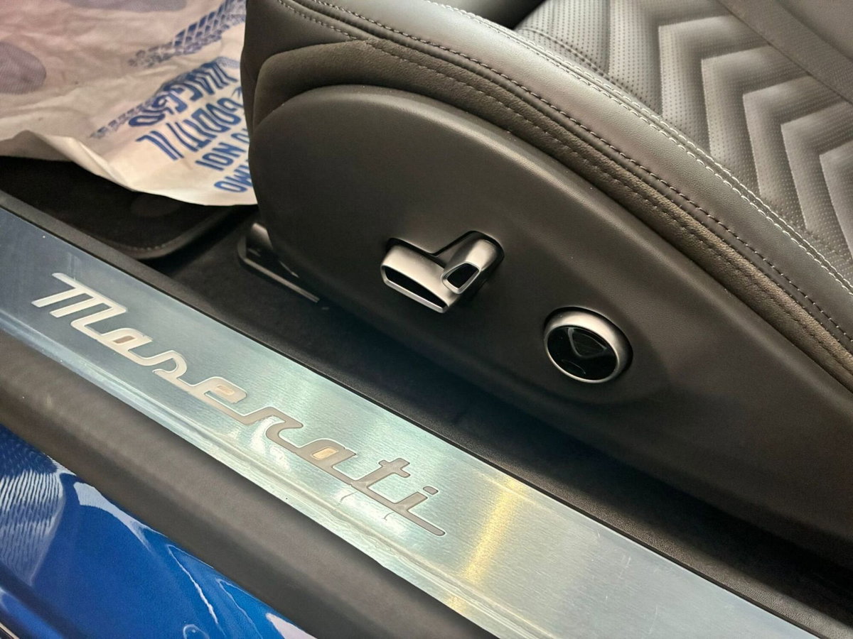 Maserati Granturismo 3.0 Trofeo awd auto (9)