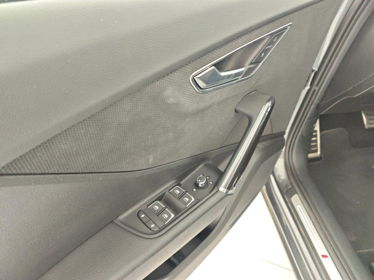 Audi Q2 Q2 35 TDI quattro S tronic S line Edition (10)