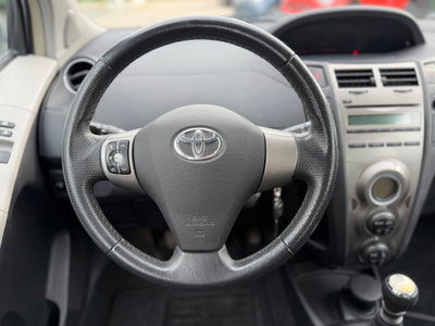 Toyota Yaris 1.D-4D 5 porte Sol (11)
