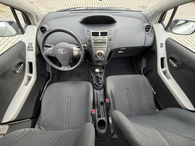 Toyota Yaris 1.D-4D 5 porte Sol (13)