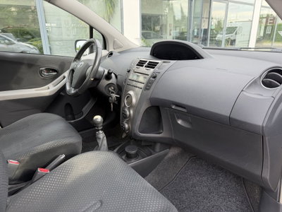 Toyota Yaris 1.D-4D 5 porte Sol (17)