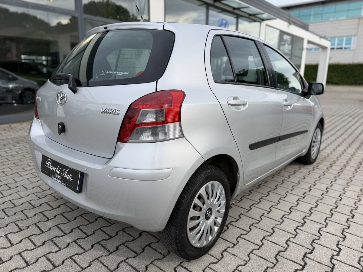 Toyota Yaris 1.D-4D 5 porte Sol (5)