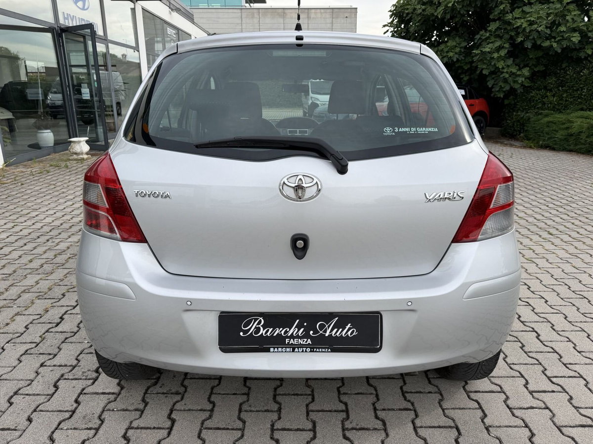 Toyota Yaris 1.D-4D 5 porte Sol (6)