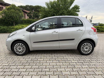 Toyota Yaris 1.D-4D 5 porte Sol (8)