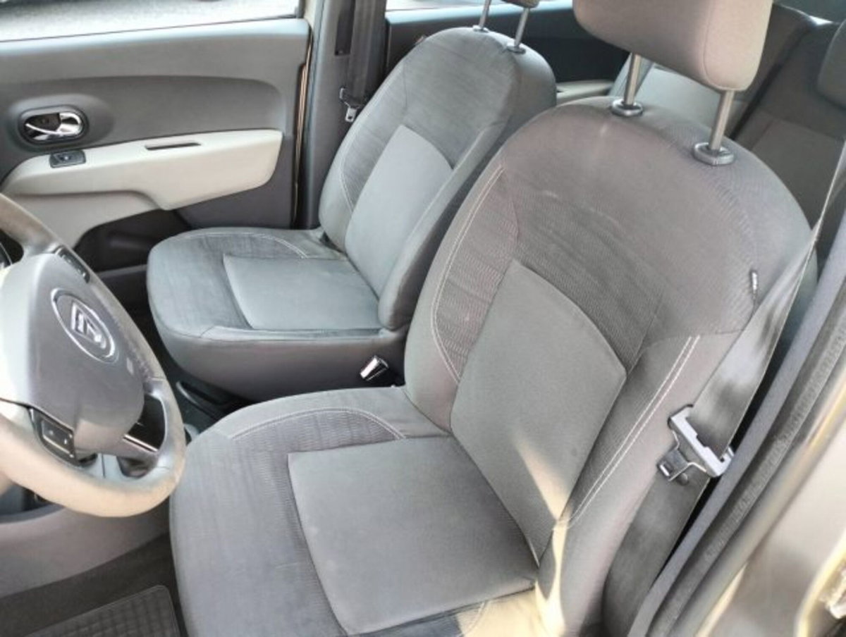 Dacia Lodgy 1.5 dCi 8V 90CV 7 posti Ambiance (6)