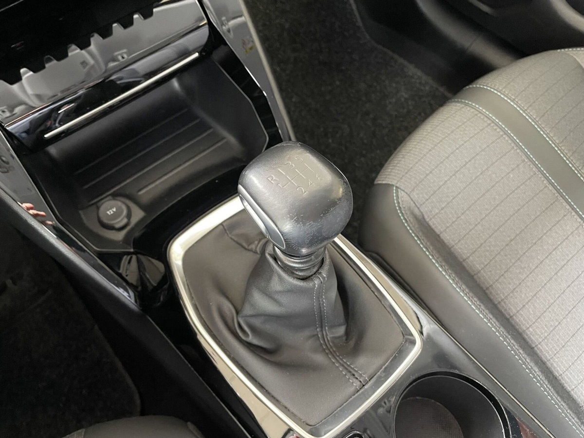Peugeot 208 PureTech 100 Stop&Start EAT8 5 porte Allure Pack (17)