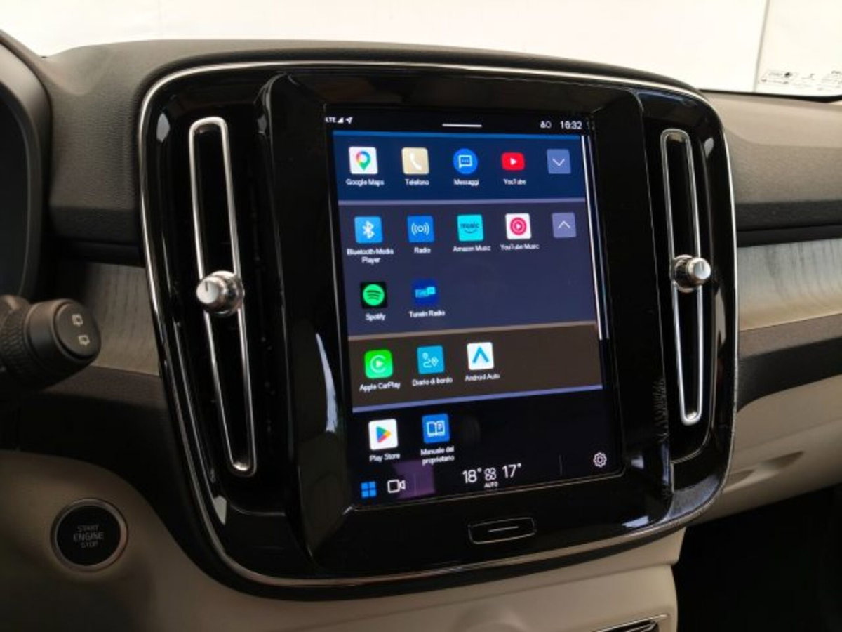 Volvo XC40 B4 AWD automatico Core (15)
