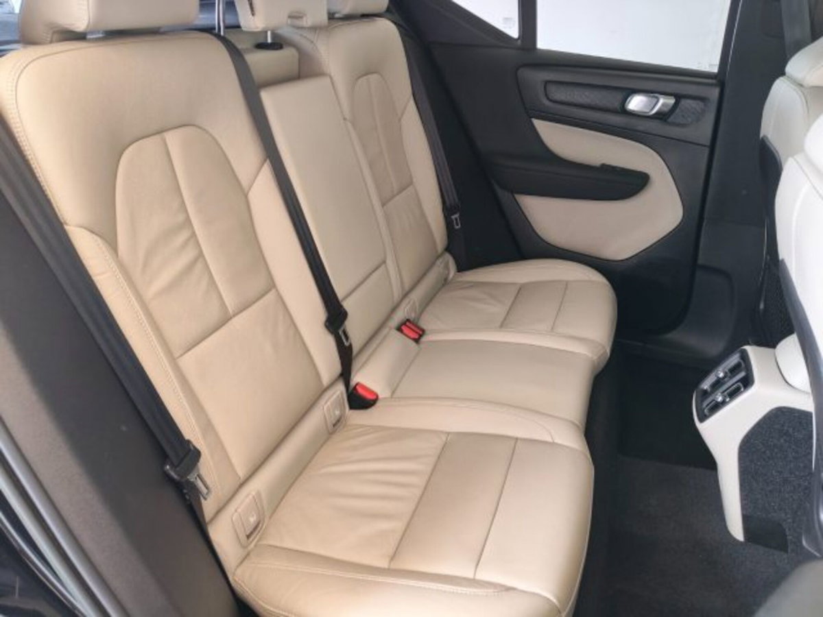 Volvo XC40 B4 AWD automatico Core (17)