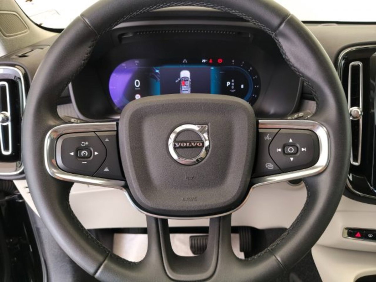 Volvo XC40 B4 AWD automatico Core (18)