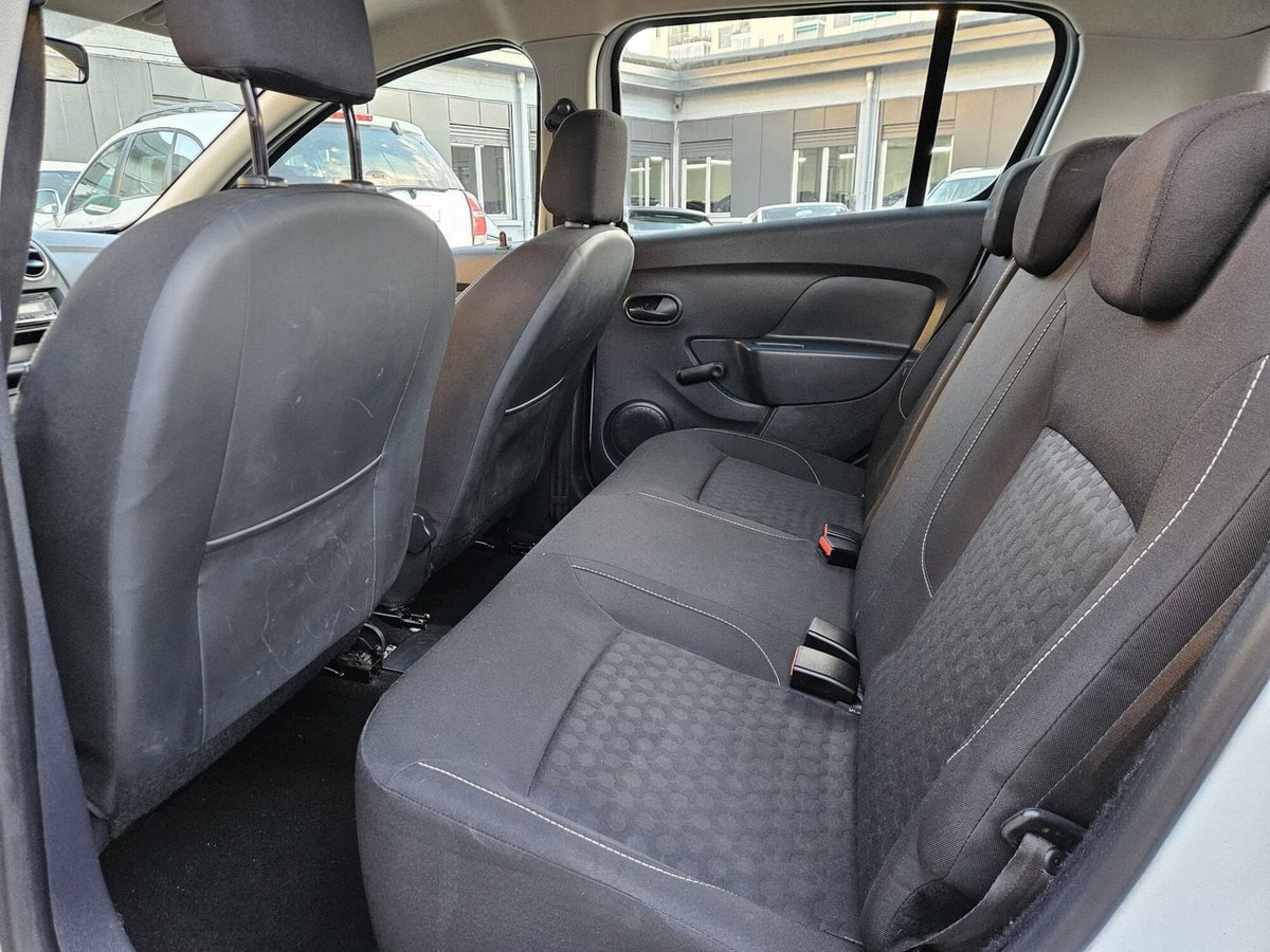 Dacia Sandero 1.2 75CV Ambiance (8)