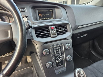 Volvo V40 D2 1.6 Summum (14)