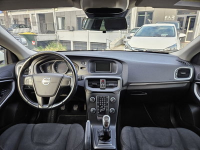 Volvo V40 D2 1.6 Summum (9)
