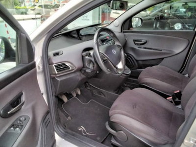 Lancia Ypsilon 1.2 69 CV 5 porte Platinum (17)