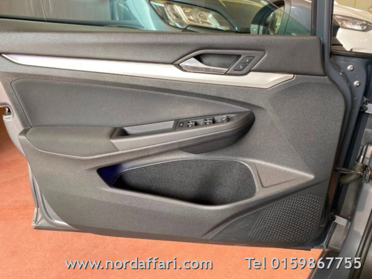 Volkswagen Golf Variant 1.0 eTSI EVO DSG Life (18)