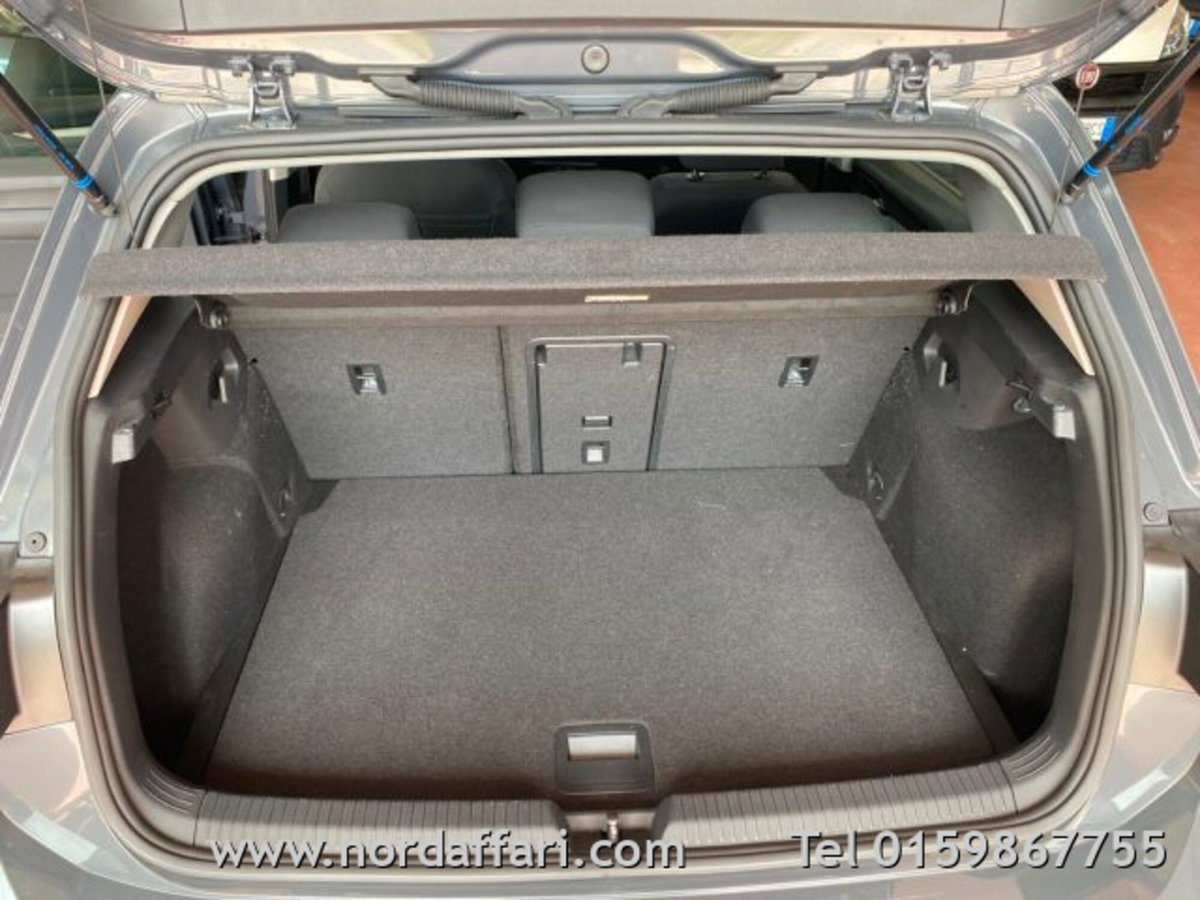 Volkswagen Golf Variant 1.0 eTSI EVO DSG Life (20)