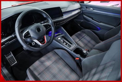 Volkswagen Golf 2.0 TSI GTI DSG (9)