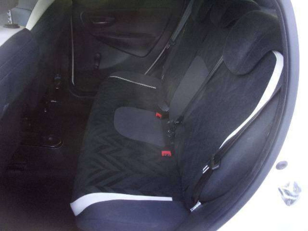 Lancia Ypsilon 1.2 69 CV 5 porte Gold (10)