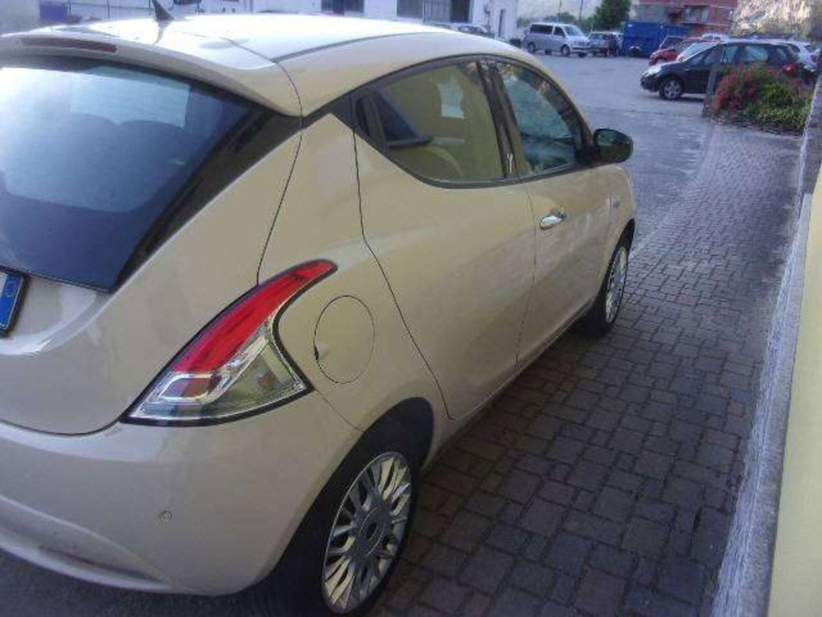 Lancia Ypsilon 1.2 69 CV 5 porte Gold (5)