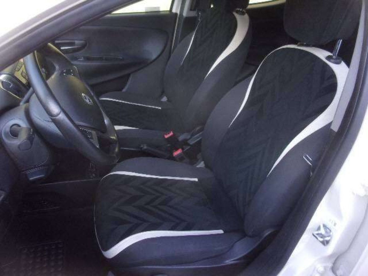 Lancia Ypsilon 1.2 69 CV 5 porte Gold (7)