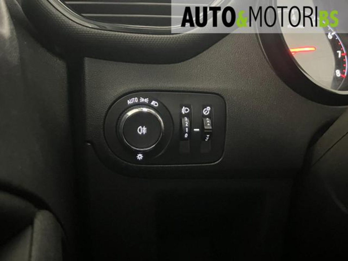 Opel Crossland X 1.2 12V Advance (19)